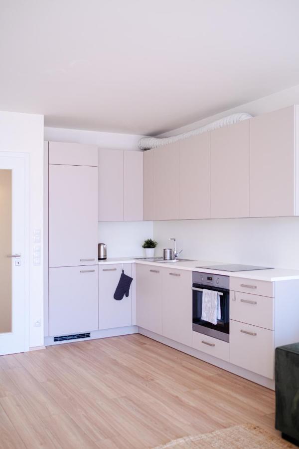 Newly Built Apartment In Vibrant Neighbourhood Прага Екстер'єр фото
