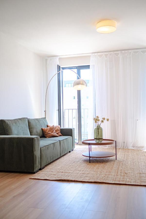 Newly Built Apartment In Vibrant Neighbourhood Прага Екстер'єр фото