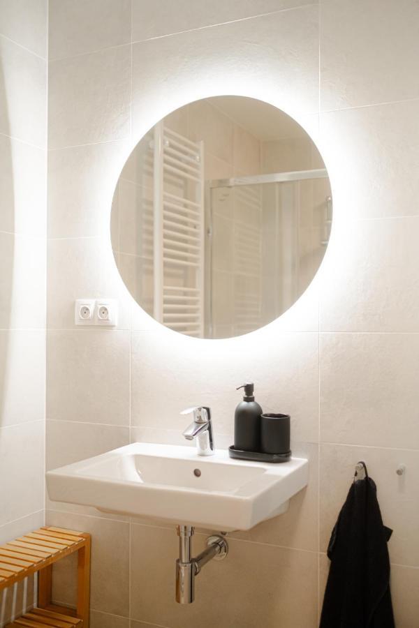 Newly Built Apartment In Vibrant Neighbourhood Прага Екстер'єр фото